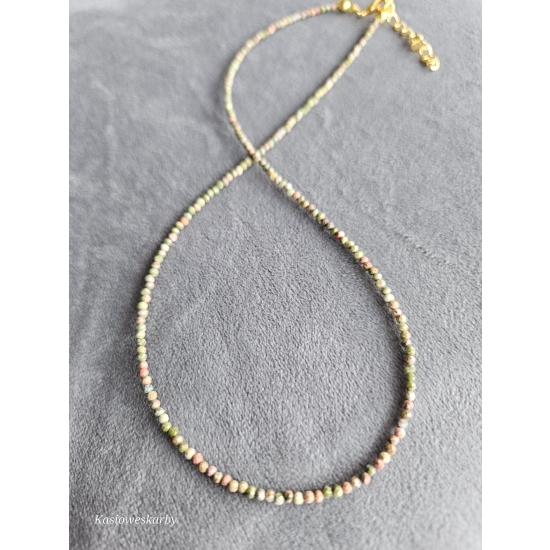 Naszyjnik z kamieni unakit